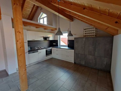 Neuwertige 4-Zimmer-Wohnung mit Balkon und EBK in Unterneukirchen
