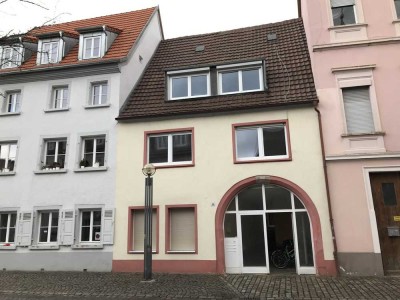 Für junge Mieter/Studenten - gemütliche Wohnung im 2. OG - Stadtmitte - auch als WG geeignet