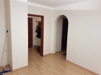 Geräumige helle 3-Zimmer-DG-Wohnung mit Balkon und Einbauküche in Ditzingen-Hirschlanden
