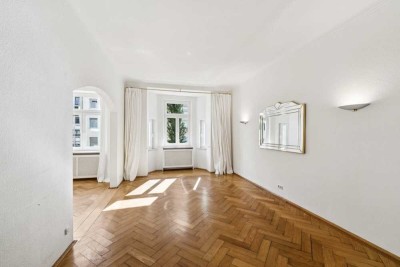 Großzügige 4-Zimmer-Altbauwohnung in Schwabing-West mit Balkon