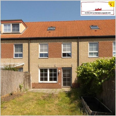 Sonnig, grün, stadtnah! Reihenmittelhaus mit Garten und  KFZ-Stellplatz