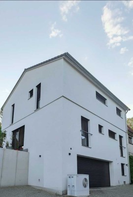 Modernes Einfamilienhaus „Made by WEISS“ mit Einliegerwohnung, Doppelgarage großem Garten & 3 Bäder