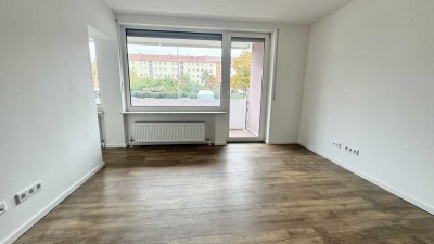 Johannis ! Renovierte 1-ZW 35 m², großer Balkon, im Hochparterre