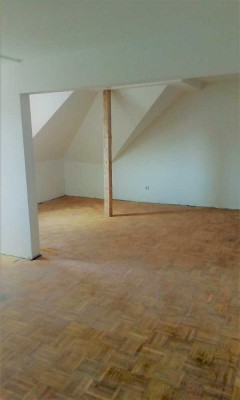 schöne 2-Zimmer-DG-Wohnung mit Wohnküche und Wannenbad - ab sofort zu vermieten!