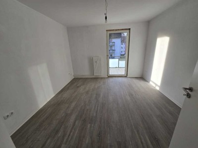 2 Zimmer plus Wohnküche, frisch saniert, mit Balkon in Reisholz