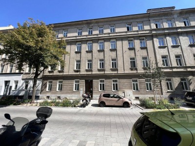 Süsse Altbauwohnung mit Küche und großem Wohn- / Schlafzimmer - Wohnen beim Floridsdorfer Markt - 3. Stock ohne Lift