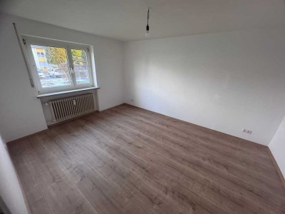 Tolle, vollständig renovierte Whg. 32 m², 2 Zimmer, neue EBK - erstbenutzung, Keller, 600€ Kaltmiete