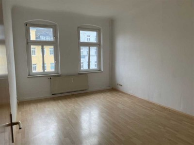* Günstige 2-Zimmer-Wohnung direkt an der UNI! EBK mögl. *WG-geeignet*