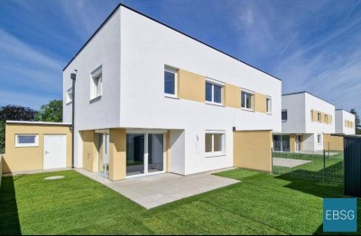 Doppelhaushälfte mit Terrasse und großem Garten