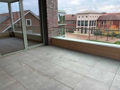 Moderne, lichtdurchflutete Wohnung mit großzügigem Balkon in zentraler Lage