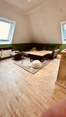 -Von Privat- Ideal für Single o.jungem Paar,ca.70m² DG-Wohnung, mit EBK,Gäste-WC,Mamorbad,Dachbalkon