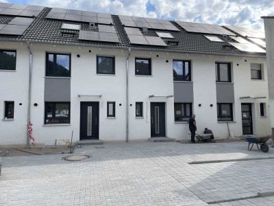 Modernes Neubau-Reihenmittelhaus in Top-Lage