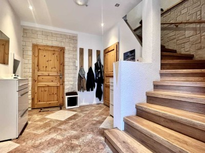Charmantes und hochwertig saniertes Einfamilienhaus mit Einliegerwohnung, mit viel Platz in Glauchau