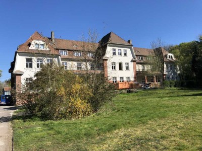 3-Zimmer-Hochparterre-Wohnung mit riesiger Loggia in Düren