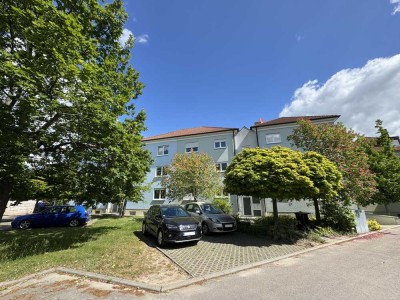 *Wohnen im Grünen* - Helle 3-R-WHG mit Balkon im 2.OG