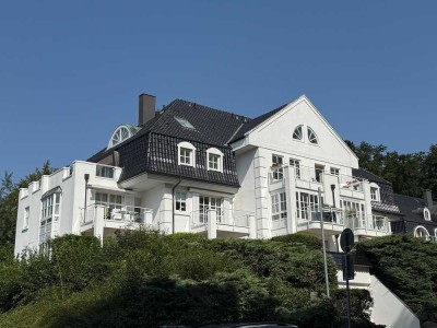 Exklusives Wohngefühl in Traumlage – modernisierte Wohnung mit Ostseeblick