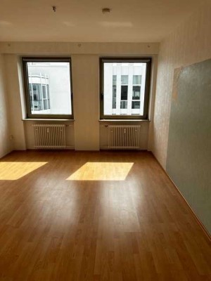 Helle 3-Zimmer Wohnung im 6. OG mit Balkon in Ludwigshafen-Mitte