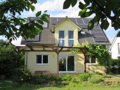 Familienfreundliches Sonnengrundstück mit großem Garten (bezugsfertig)