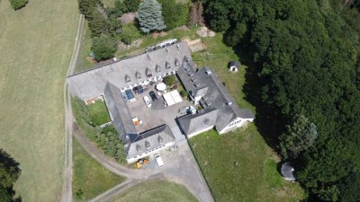 Repräsentiver Vierkanthof in Alleinlage mit Panorama  Ausblick 25.000 qm Grundstück und