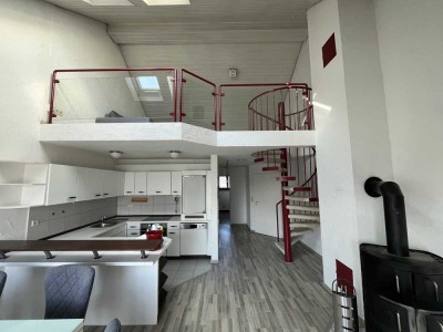 Helle Dachgeschosswohnung mit Galerie und Ofen