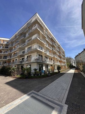 Erstbezug in sonniger Zwei Zimmerwohnung mit großem Balkon