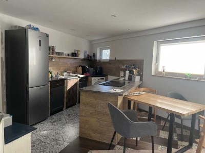 Stilvolle, neuwertige 3-Raum-Wohnung mit Balkon und EBK in Kropp