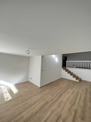 Zweitbezug nach Sanierung mit EBK, Terrasse und TG Stellplatz: freundliche 1,5-Zimmer-Wohnung in HD