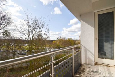 Mit Ausblick auf den Schillerteich! Gepflegte Dachgeschosswohnung mit Balkon in Wolfsburg