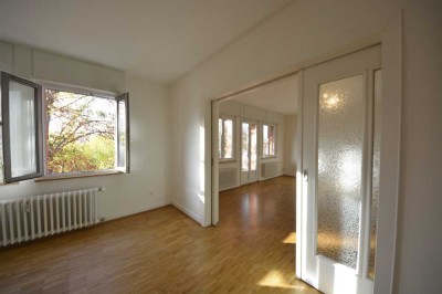 helle 4 ZKB EG-Wohnung mit Parkett, Einbauschränken und Terrasse