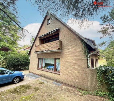 Großzügiges Zweifamilienhaus mit viel Potenzial in ruhiger Lage