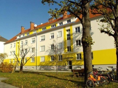 Schöne sonnige Wohnung mit Balkon