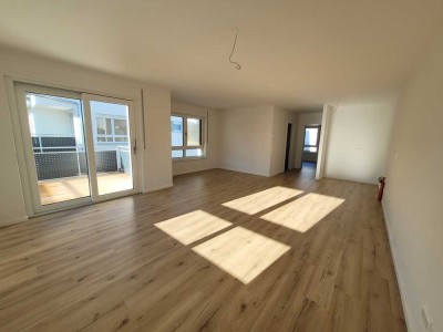 4 Zimmer Wohnung mit Balkon und Einbauküche-Erstbezug incl. 1 TG u. 1 Außenstellpaltz