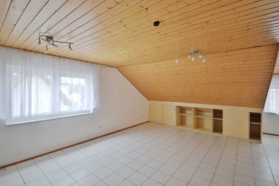 Gemütliche 3-Zimmer-Dachgeschoss-Wohnung inklusive Pkw-Stellplatz in zentraler Lage