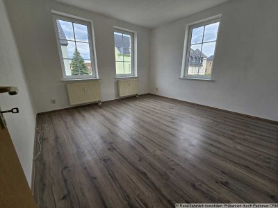 Schöne 3 Raum Wohnung in Oelsnitz + EBK möglich + Stellplatz