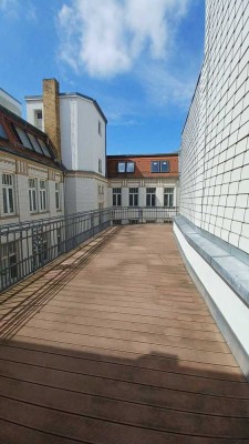 Stilvolle 3-Raum-Terrassenwohnung  mit sehr großer Terrasse, WG-geeignet