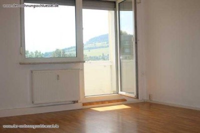 Sonnige 4-Raum-Wohnung in Annaberg mit Balkon und Wannenbad