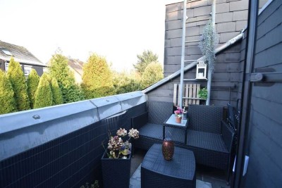 NE-Hoisten! Gemütliche 2-Zi-Whg mit EBK & Balkon im 2-Parteienhaus