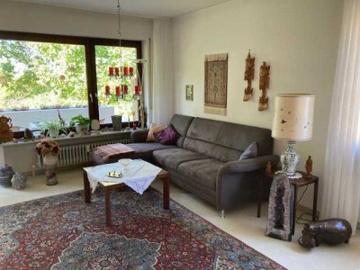 Schöne sehr gepflegte 3-Zimmer-Wohnung mit Westbalkon und Einzelgarage im 1. Obergeschoss