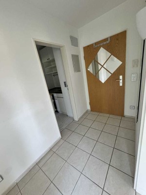 Helle 1-Zimmer-Wohnung/Büro/Praxis etc. mit Balkon und Einbauküche fußläufig zur S-Bahn Deisenhofen