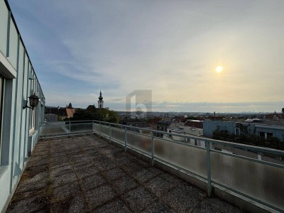 ÜBER DEN DÄCHERN ? WOHNGENUSS MIT WEITBLICK