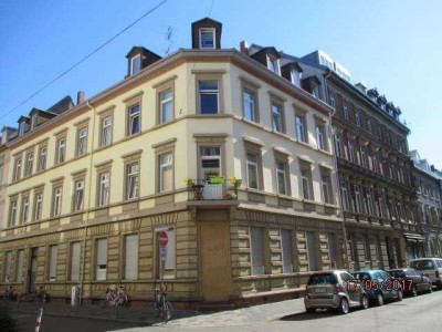 sehr schöne helle 3 ZKB Altbauwohnung in Toplage