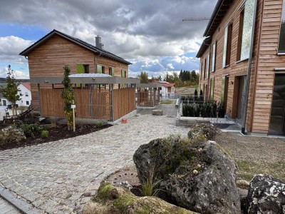 Erstbezug: DHH in Krumbach mit gehobener Ausstattung in naturnaher, ruhiger Stadtrandlage