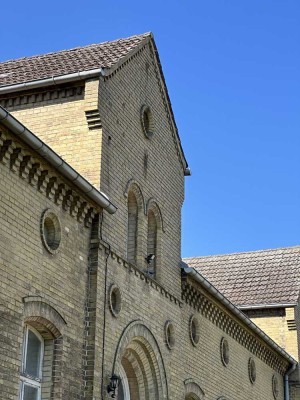 Einzigartiges Herrenhaus mit großzügigem Grundstück in Ostseenähe! *Provisionsfrei*