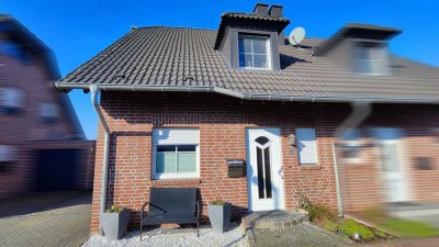 RESERVIERT! Schöne Doppelhaushälfte mit Garage u. Blick über die Felder