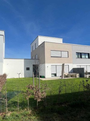 Attraktive 5-Zimmer-Doppelhaushälfte mit Einbauküche am Illerbogen