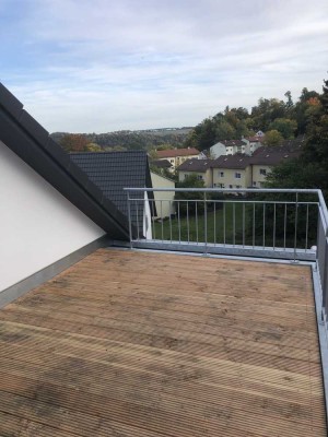 Dachgeschoss mit sonnigem Balkon mit Blick über die Dächer von Sigmaringen