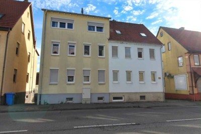 Gepflegte Doppelhaushälfte mit 3 vermieteten Wohneinheiten in zentraler Lage von Albstadt-Tailfingen
