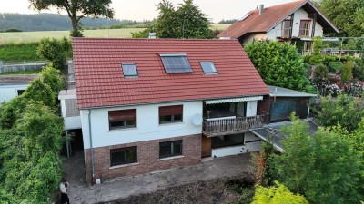 *OHNE PROVISION* Großzügiges Zweifamilienhaus inkl. ELW & 256m² Wohnfl., 3x Garagen, 2x Balkone
