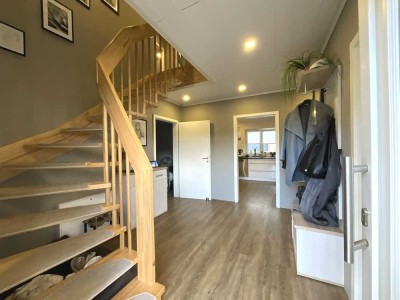 Modernes Einfamilienhaus 157 m² in Nieste mit Terrasse, Garten und Garagen