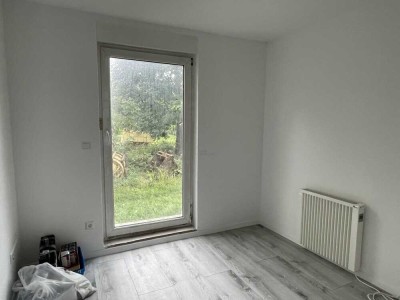 Renovierte 4-Zimmer- Erdgeschosswohnung mit EBK und KFZ-Stpl. + mit Bahnanbindung nach Stuttgart